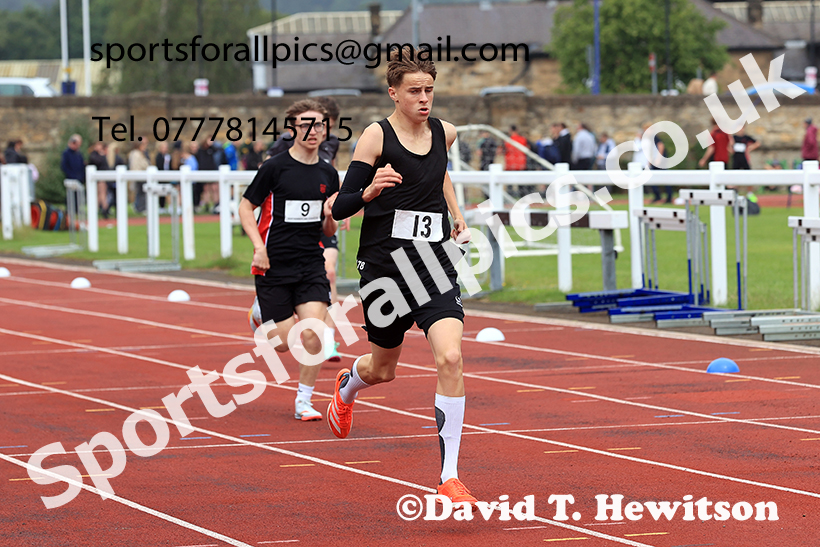 Boys 300 or 400 metres, 2025 Northumberland Schools Track and Fields, Wentworth, Hexham. Photo: David T. Hewitson/Sports for All Pics